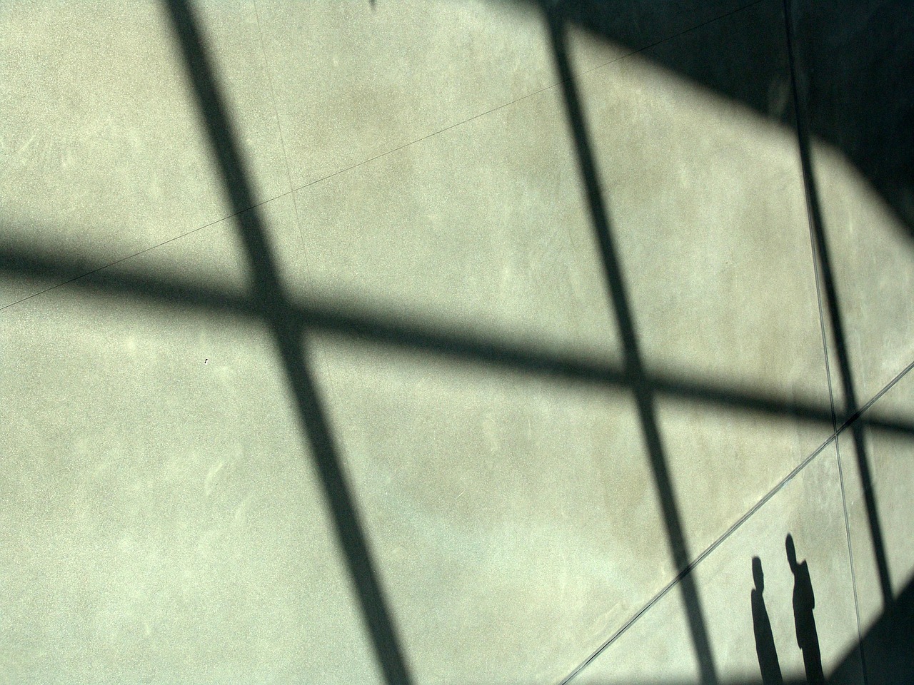 绑卡微信号买卖：The Pros and Cons of Traffic Cards for Rural Areas